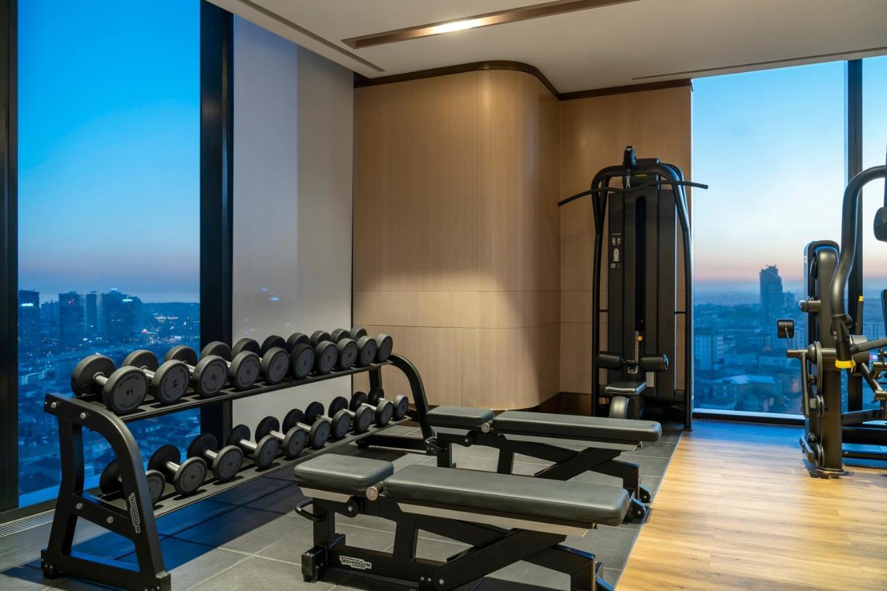 Hotel Address Istanbul Exterior foto The gym at the Ritz-Carlton, Osaka
