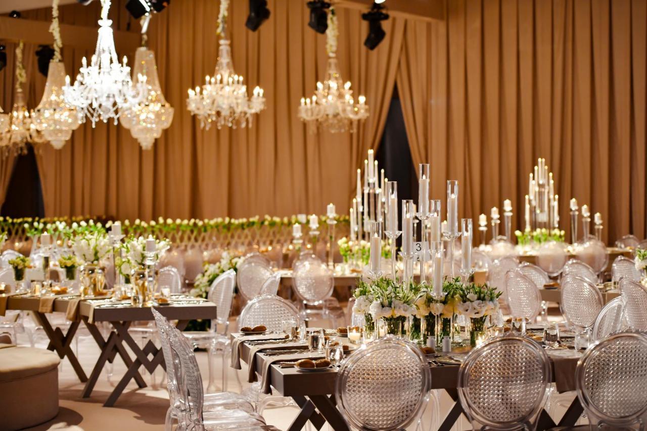 Hotel Address Istanbul Exterior foto The ballroom at The Four Seasons Hotel, Hong Kong