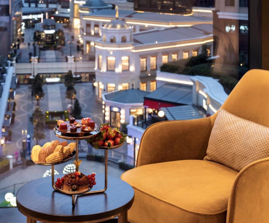 Hotel Address Istanbul Exterior foto Afternoon tea at The Landmark, Hong Kong