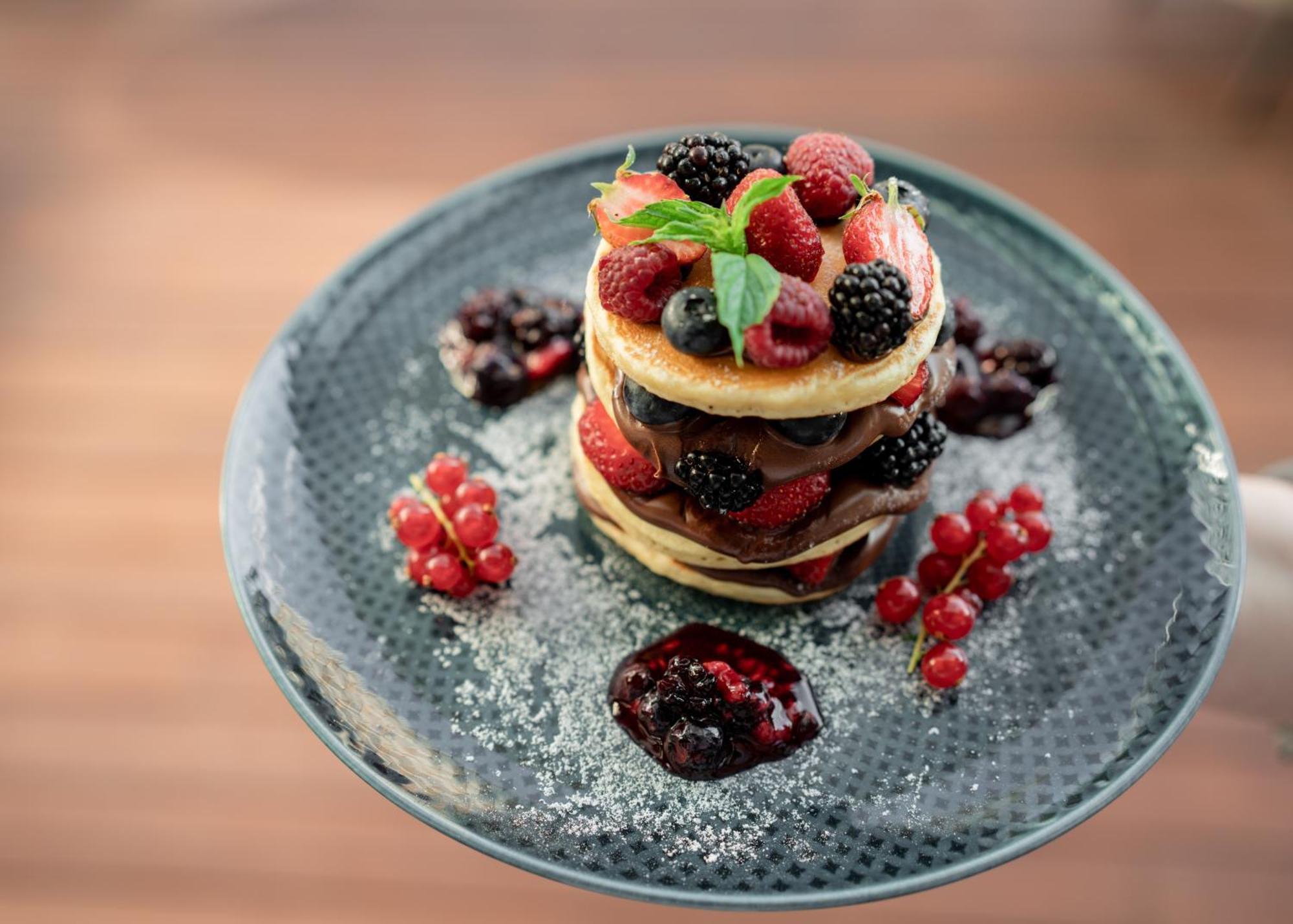 Hotel Address Istanbul Exterior foto A stack of pancakes with fruit